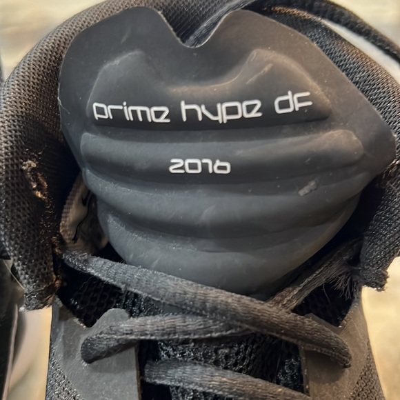 Nike prime hype basketball shoes. - Picture 3 of 4